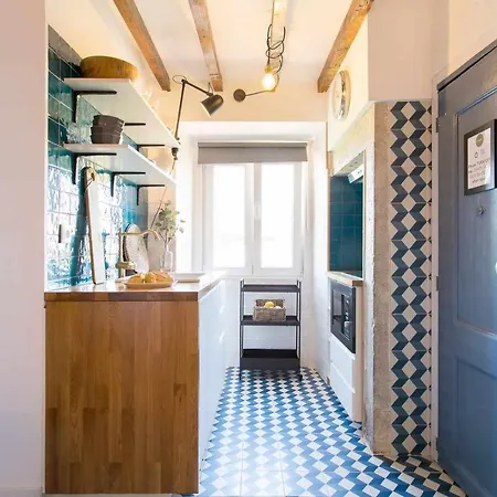 Cozy Blue Attic Lx Factory 1 De Maio Διαμέρισμα *