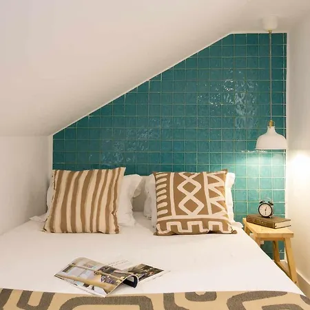 Cozy Blue Attic Lx Factory 1 De Maio Διαμέρισμα *
