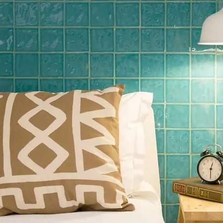 Cozy Blue Attic Lx Factory 1 De Maio Daire
