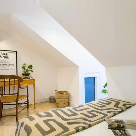 Cozy Blue Attic Lx Factory 1 De Maio Daire