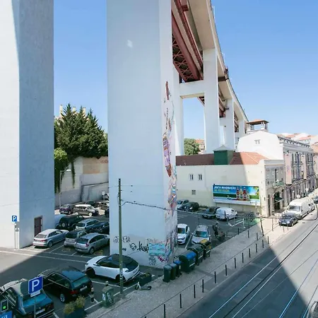 Design No Coracao Do Lx Factory- 1 Maio リスボン